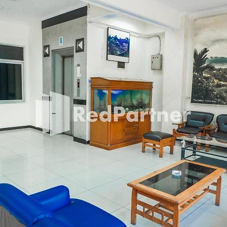Grand Kembar Hotel Mitra Reddoorz Bandung Exterior photo