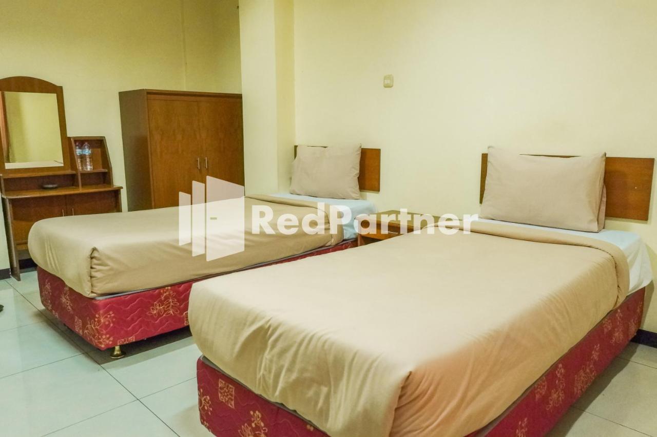 Grand Kembar Hotel Mitra Reddoorz Bandung Exterior photo