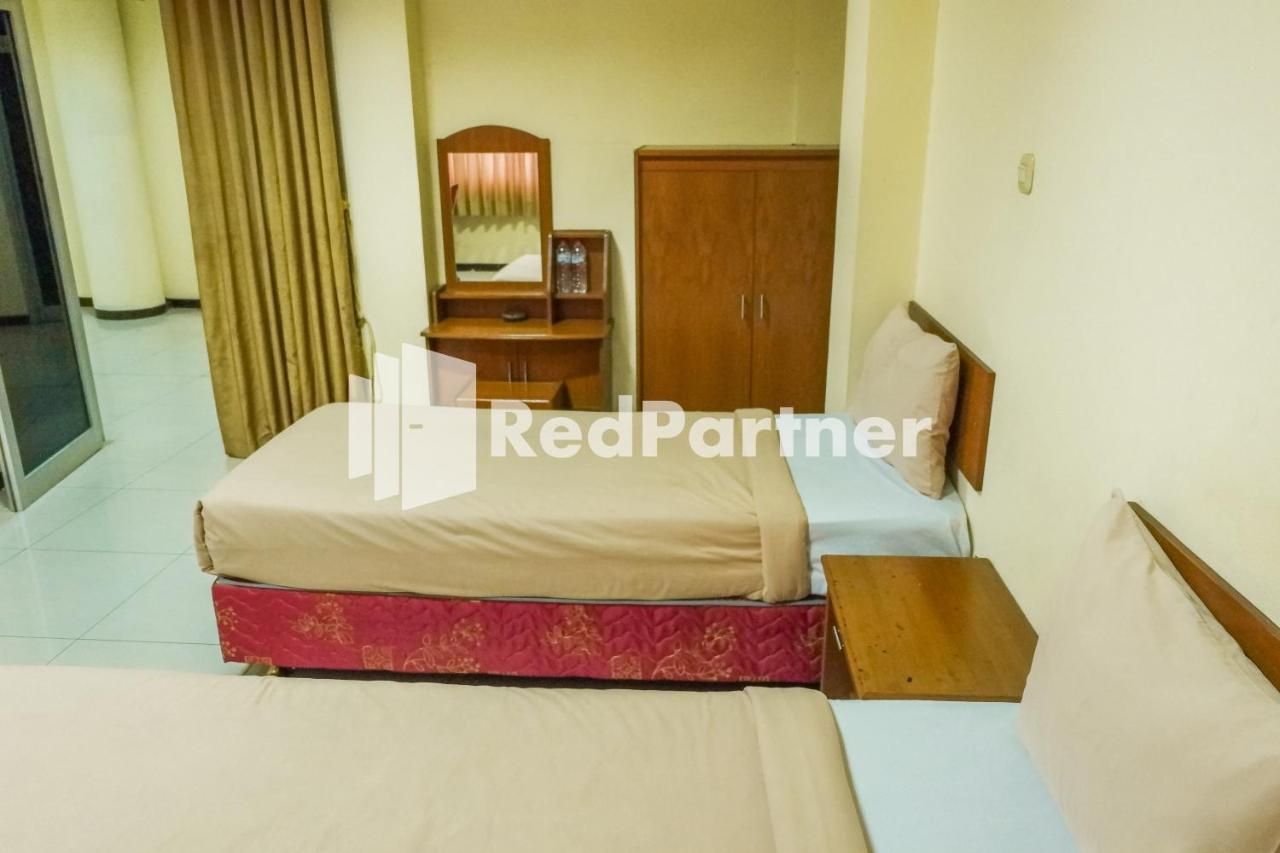 Grand Kembar Hotel Mitra Reddoorz Bandung Exterior photo
