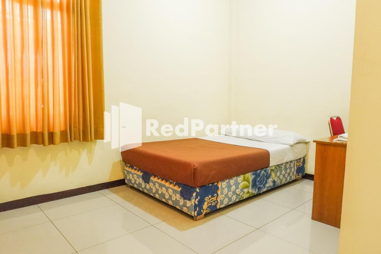 Grand Kembar Hotel Mitra Reddoorz Bandung Exterior photo