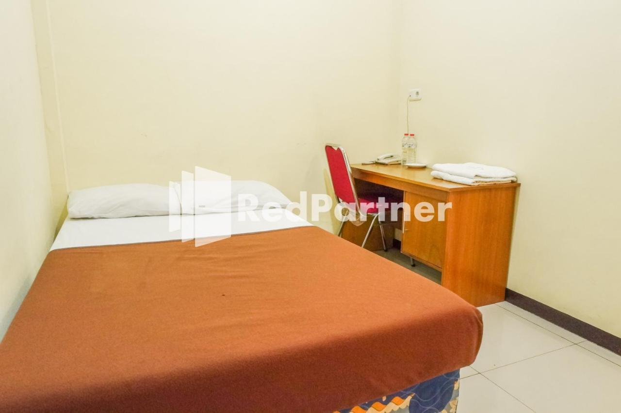 Grand Kembar Hotel Mitra Reddoorz Bandung Exterior photo