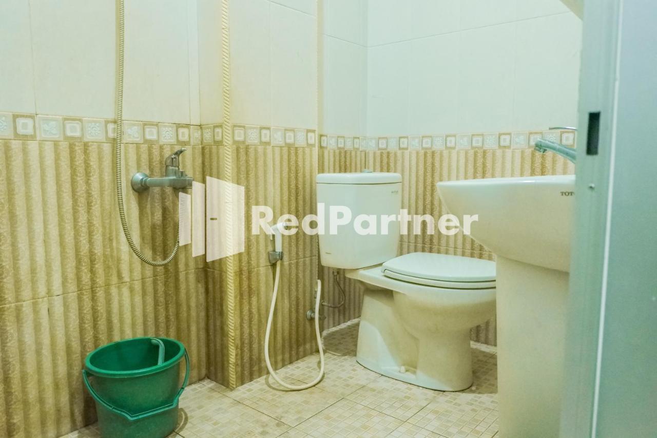 Grand Kembar Hotel Mitra Reddoorz Bandung Exterior photo
