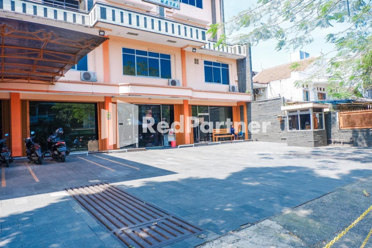Grand Kembar Hotel Mitra Reddoorz Bandung Exterior photo