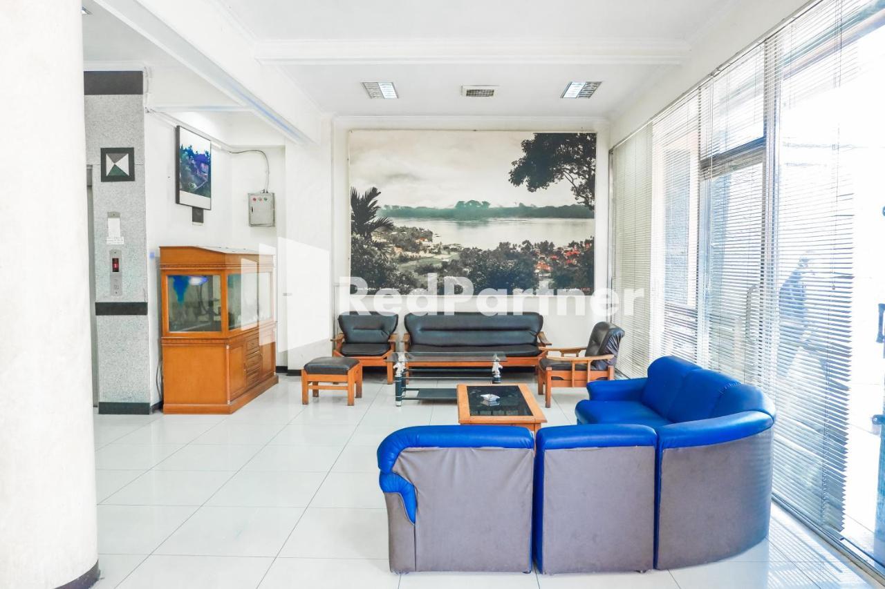 Grand Kembar Hotel Mitra Reddoorz Bandung Exterior photo