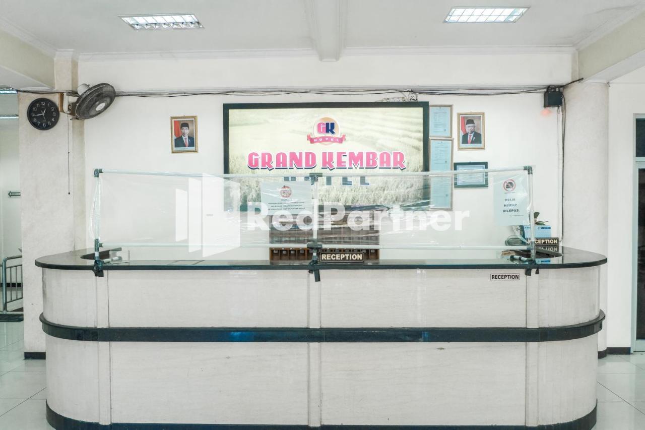 Grand Kembar Hotel Mitra Reddoorz Bandung Exterior photo