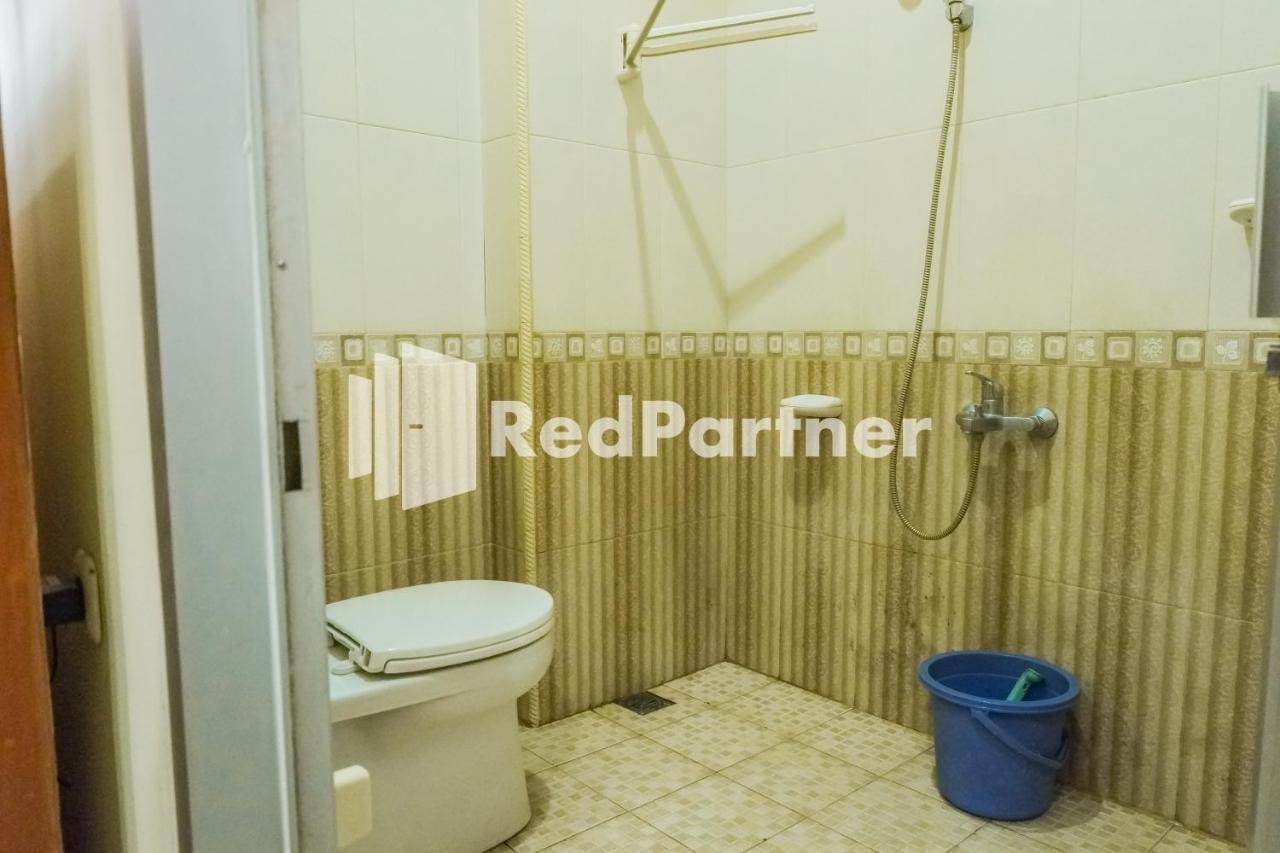 Grand Kembar Hotel Mitra Reddoorz Bandung Exterior photo